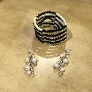 Matching set! Dangling pearl earrings plus black & white stretchy bracelet